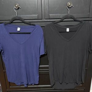 Lot of 2: Old Navy Women's V-Neck Tees - Black and Blue